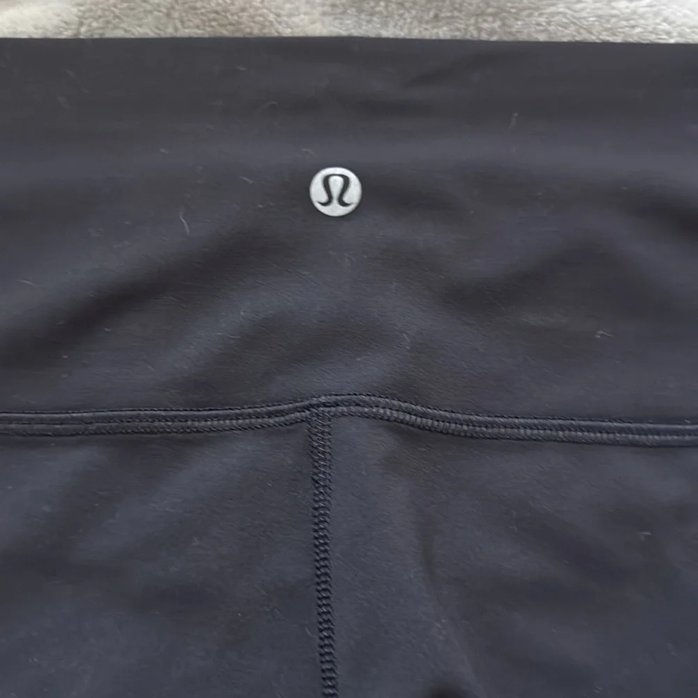 LIKE NEW LULULEMON LEGGINGS!! - Picture 2 of 6
